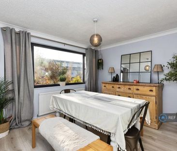 4 bedroom semi-detached house to rent - Photo 4