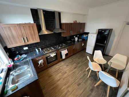 4 bedroom terraced house to rent - Photo 2