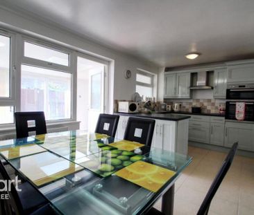 3 bedroom end of terrace house to rent - Photo 4