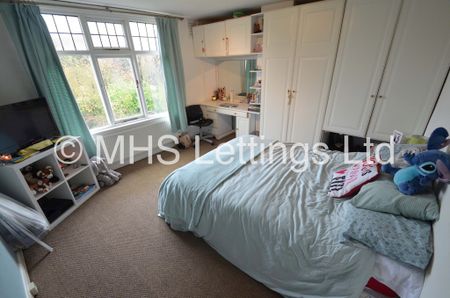 4 Bedroom Semi-Detached House for rent in Headingley Crescent - Photo 4