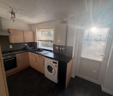 3 bedroom semi-detached house to rent - Photo 6