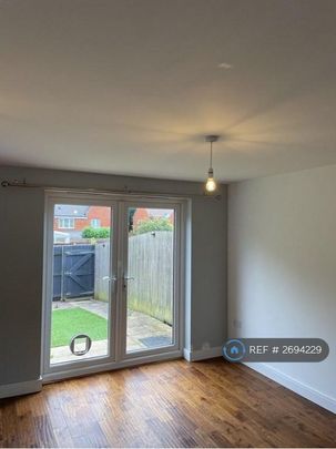 3 bedroom end of terrace house to rent - Photo 1