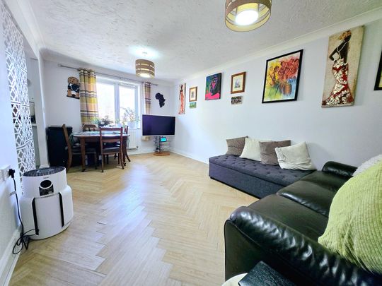 Owen Close, Northolt - Photo 1