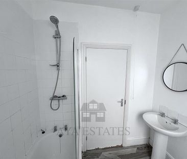 3 bedroom apartment to rent - Photo 4