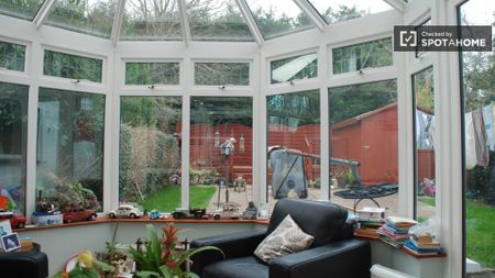 Welcoming room in shared apartment in Killiney, Dublin - Photo 2