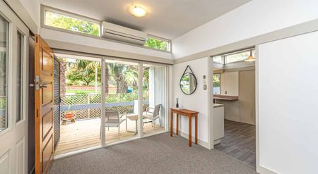 SAINT JOHNS HILL - 2 BEDROOMS - Photo 4