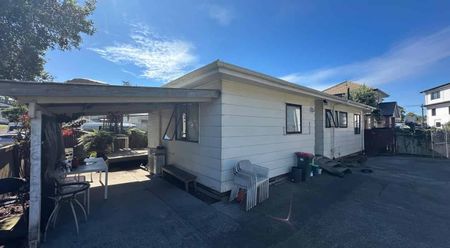 Spacious 3-Bedroom Home for Rent in Otahuhu, Auckland - Photo 2