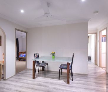 Family home in quiet street - Photo 3