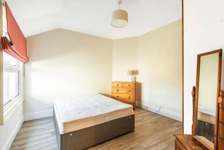 3 bedroom flat to rent - Photo 3