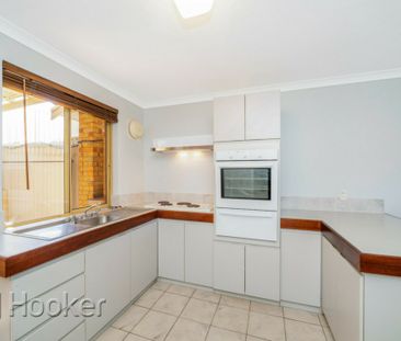 Spacious Townhouse - Photo 6