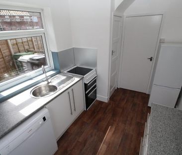 3 bedroom semi-detached house to rent - Photo 2