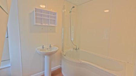 3 bedroom end of terrace house to rent - Photo 5