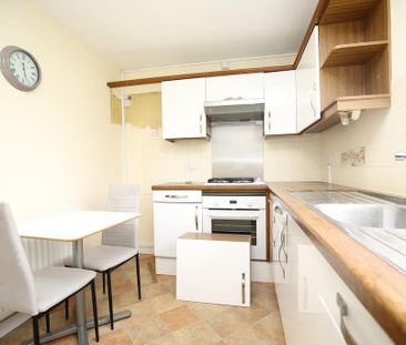 2 bedroom ground floor flat to rent - Photo 3