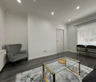 3 bedroom flat to rent - Photo 2