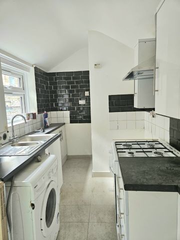 4 Bed Terraced House, Ferndale Road, LU1 - Photo 4