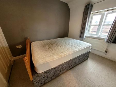 2 bedroom end of terrace house to rent - Photo 2