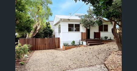 Contemporary Coastal Charm. - Photo 5