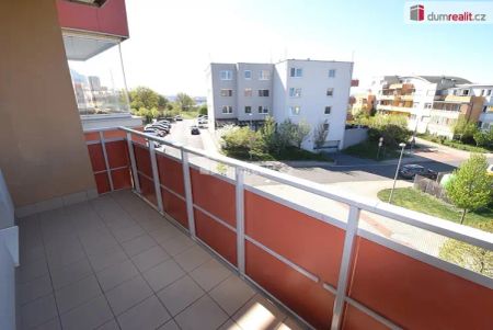 Pronájem bytu 1+kk, 30m + balkon, ul. Federova, Praha 9- Kyje - Photo 3