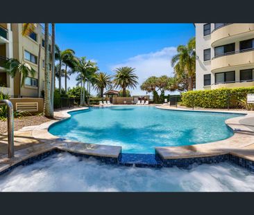 212/392 Marine Parade, Labrador, Qld 4215 - Photo 2