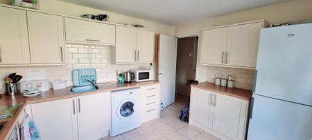 2 bedroom house of multiple occupation to rent - Photo 4