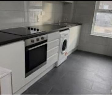 3 bedroom end of terrace house to rent - Photo 1