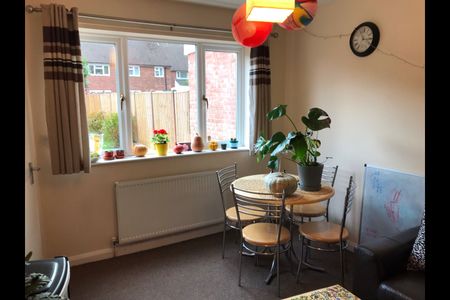 4 Bed Semi-Detached House, Templars Fields, CV4 - Photo 2