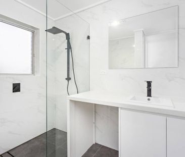 Modern one bedroom unit! - Photo 2