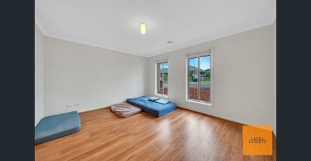 Beautifully presented home in most sought-after neighbourhood! - Photo 4