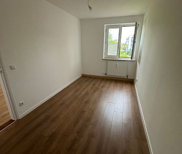 Schöne helle 3-ZKB Wohnung mit Balkon ab 16.06.2024 zu vermieten - Photo 1