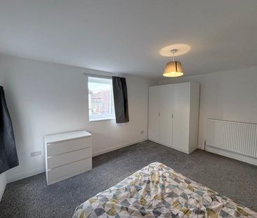 1 bedroom in a house share to rent - Photo 2