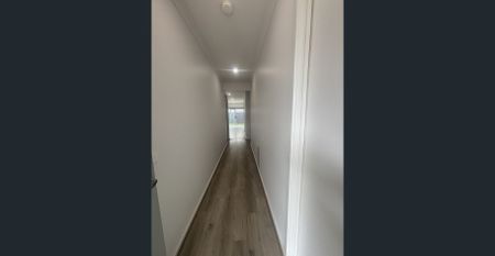 Stunning Near New Home in the Heart of Tarneit - Photo 4