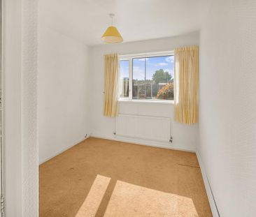 3 bedroom semi-detached bungalow to rent - Photo 4