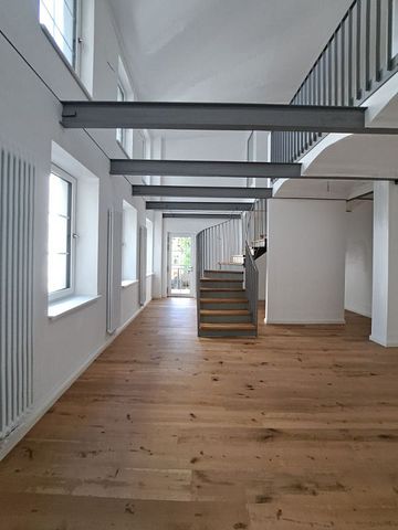 Wohnen wie im Urlaub! Verborgene Hofidylle in historischer Molkerei: 4-Zimmer-Maisonettewohnung mit Galerie nach Kernsanierung zu vermieten - Foto 2