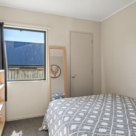 Welcome to this spacious and versatile 4-bedroom rental home. - Photo 4