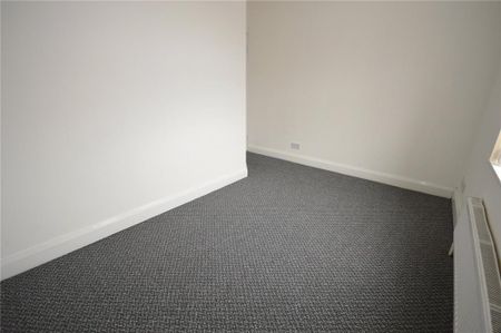 2 bedroom end of terrace house to rent - Photo 5