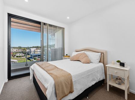 TOP FLOOR APARTMENT - STUNNING VIEWS! - Photo 3