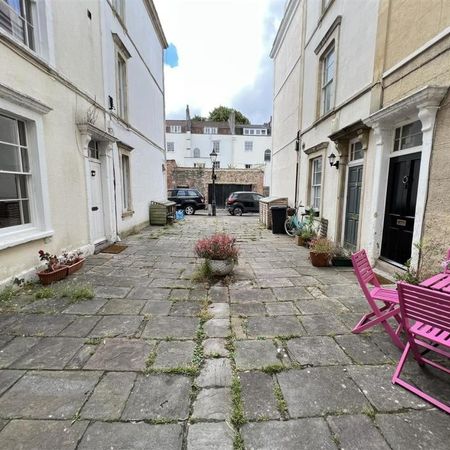 5 Bed Terraced House, James Place, BS8 - Photo 3