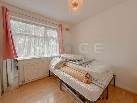 Bedroom Ground Floor Maisonette In, NW7 - Photo 2