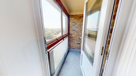1 bedroom flat to rent - Photo 2