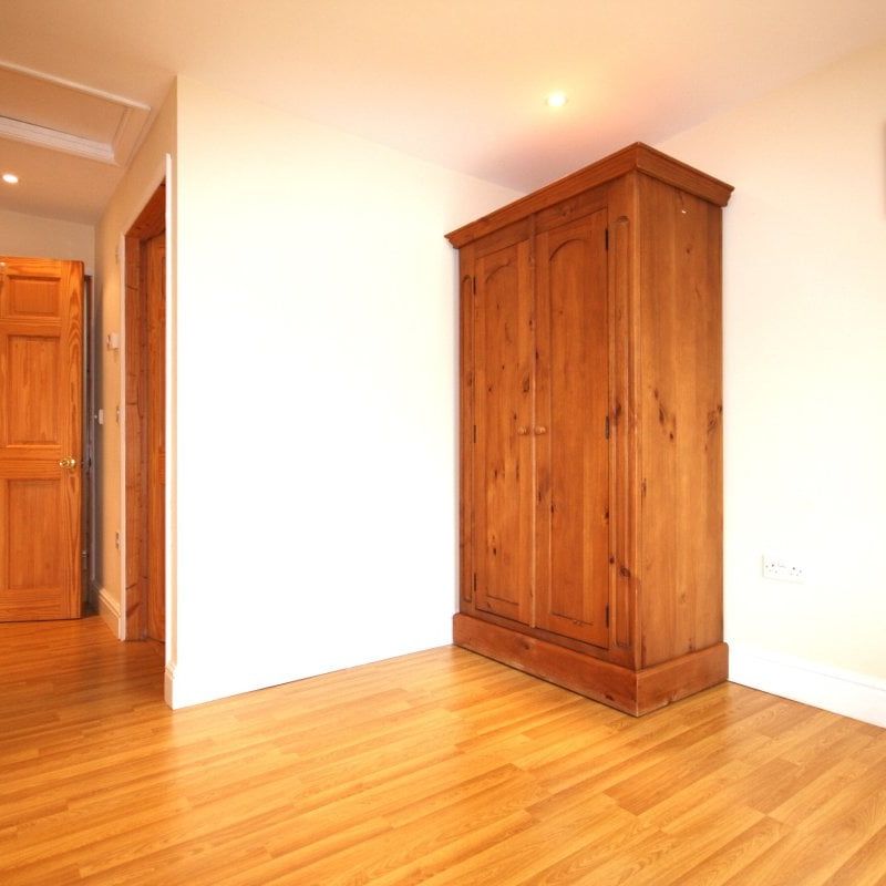 Dallygate - Photo 1