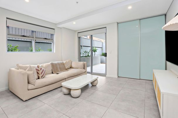 Modern Private Ground Floor Apartment in Prime Location - Photo 1