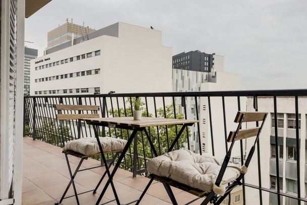 Cozy interior room next to Sants train station - Photo 1