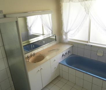 GREAT POSITION, GREAT HOUSE - Photo 3