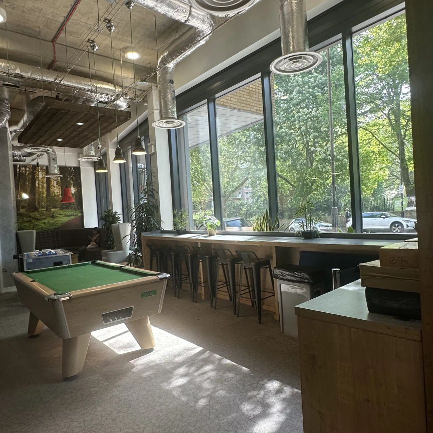 Bronze Studio - Photo 1