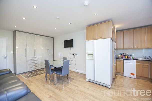 5 bedroom house to rent - Photo 1