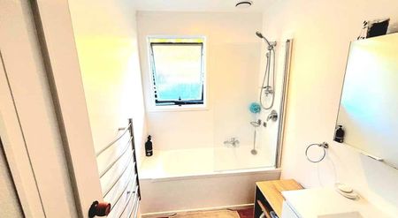 Tucked Away Quiet Family Home - Photo 5