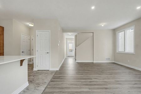 For Lease - 161 Ryan Reynolds Way, Orleans - Cumberland and Area, Ontario - Photo 2