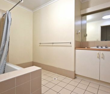 2 BEDROOM 1 BATHROOM UNIT IN LARAPINTA PARTLY FURNISHED - Photo 2