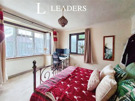 2 bedroom bungalow to rent North Crescent, SS2 - Photo 4