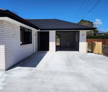 MODERN THREE BEDROOM HOME - Photo 5